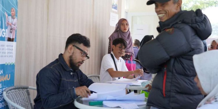 Masyarakat Manfaatkan Layanan Publik di GPP Rest Area Gunung Mas Puncak