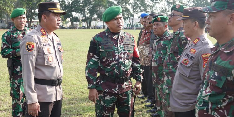 Dandim 0411/KM Bersama Kapolres Lampung Tengah Pimpin Apel Gabungan Kesiapan Pengamanan Jelang Kunker Presiden RI ke Lampung