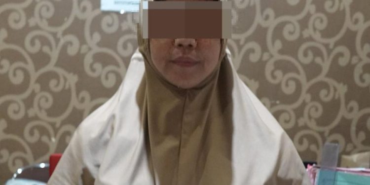 Oknum Bidan Tersangka Kasus Penganiayaan Terhadap Seorang Nenek Kini Ditahan di Polres Lampung Tengah