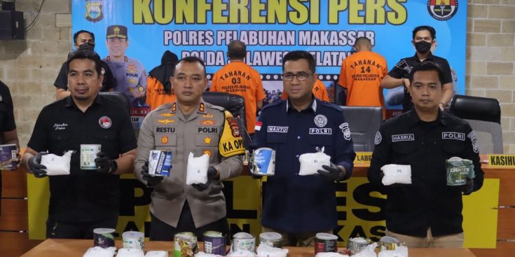 Amankan 4 Tersangka, Polres Pelabuhan Makassar Berhasil Amankan Narkotika Jenis Sabu Lebih 6 kg