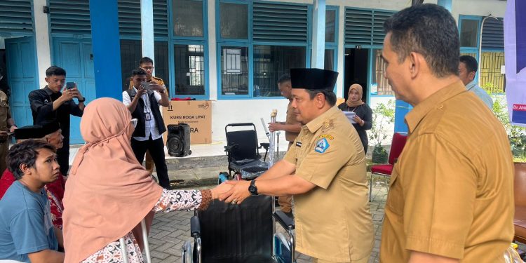 Pemkab Bantaeng Salurkan Bantuan Sosial ATENSI