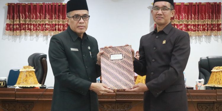 Sekda Bantaeng Hadiri Rapat Paripurna Persetujuan Ranperda Pertanggungjawaban APBD 2023