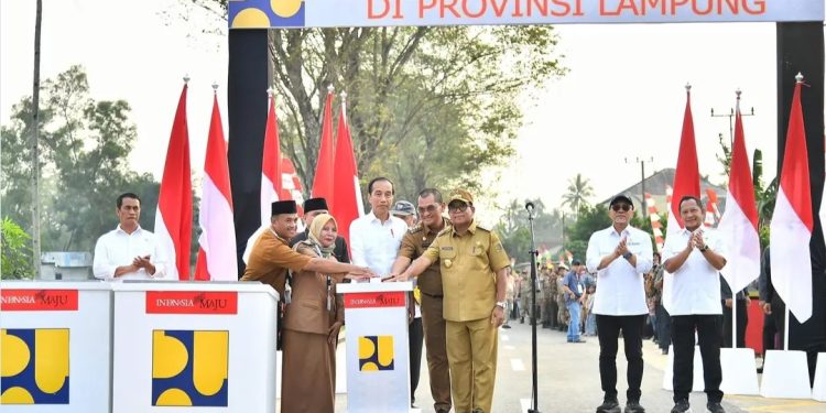 Presiden Jokowi Resmikan 16 Ruas Jalan 102 Kilometer di Seluruh Provinsi Lampung