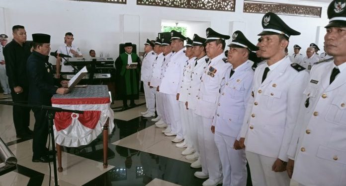 Pj Bupati Empat Lawang Lantik Perpanjangan Masa Jabatan Kepala Desa 8 Tahun
