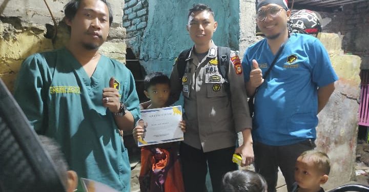 Bripka Amirullah Rayakan HUT Bhayangkara Dengan Sunat Gratis