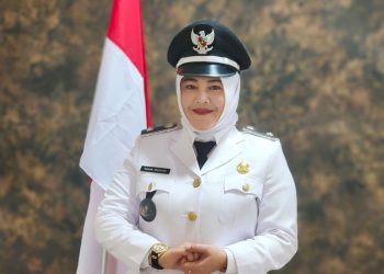 Kepala Desa Sukaresmi Nunung Maemunah Terima Perpanjangan SK Dari Bupati Bekasi
