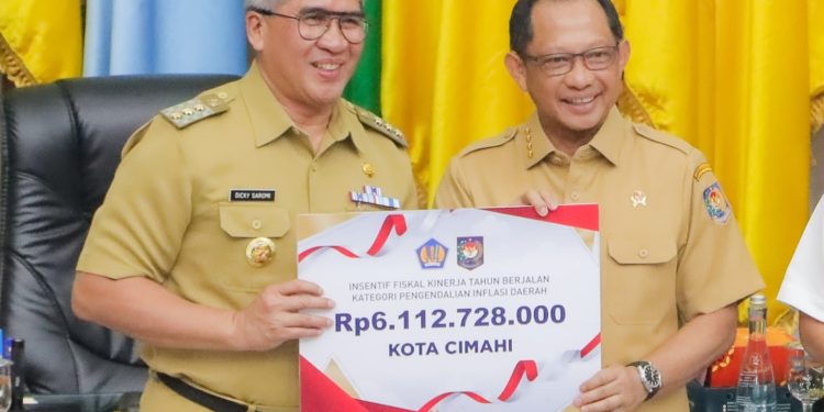 Pemkot Cimahi Raih Penghargaan Insentif Fiskal Atas Upaya Pengendalian Inflasi Daerah