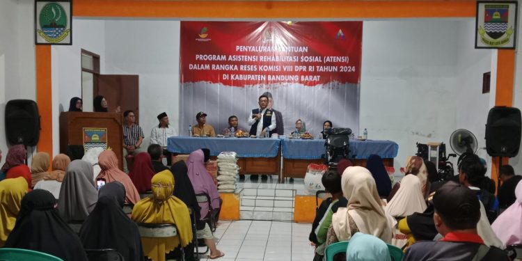 TB Ace Hasan dan Kemensos RI Ringankan Beban Warga Kabupaten Bandung Barat