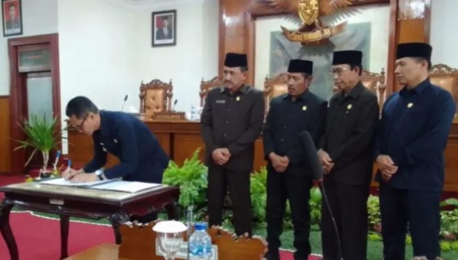 DPRD TULUNGAGUNG SETUJUI RANGCANGAN PERUBAHAN KUA-PPAS TA 2024.