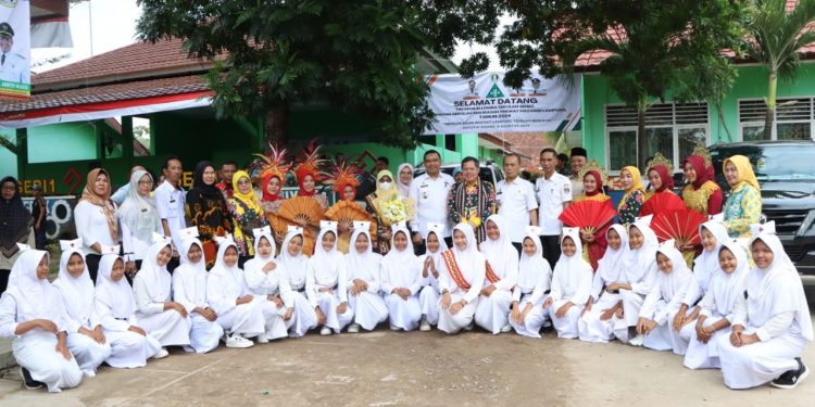 Bupati Dan Kadis pendidikan Lamteng Menghadiri Penilaian Lomba Sekolah Sehat usaha Sekolah provinsi Lampung Di SMP Negeri 1 Seputih Agung.
