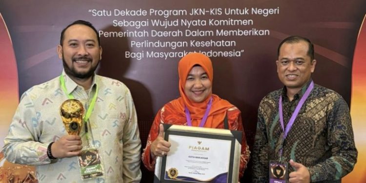 Cakupan Kepesertaan JKN Capai 99%, Makassar Terima UHC Award 2024