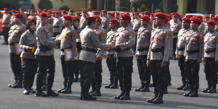 Kapolda Lampung Apresiasi 17 Personil Tekab 308 Berprestasi di HUT ke-9 Tekab 308.