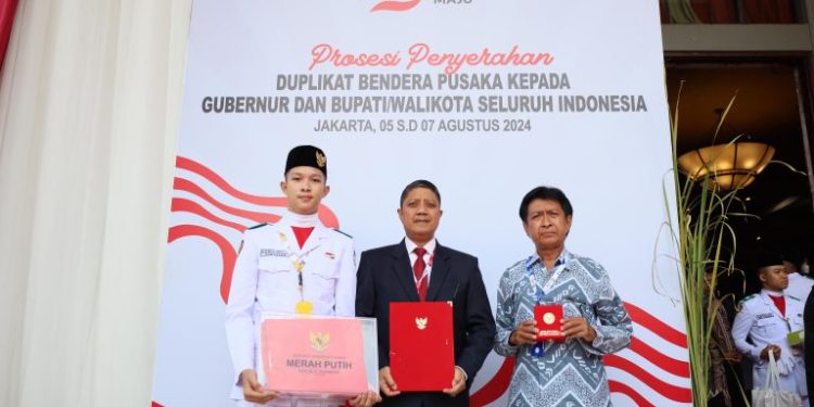 Pemkot Makassar Terima Duplikat Bendera Pusaka dari BPIP Jelang HUT RI ke-79