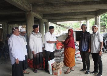 Sulaiman Tole-Abdul Hamid Santuni Ratusan Korban Angin Kencang di Aceh Timur