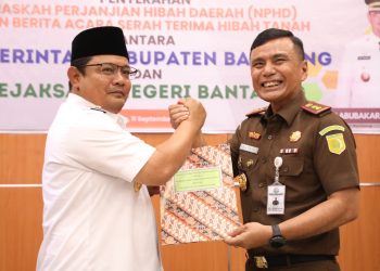 Peringati Hari Lahir Kejaksaan ke-79, Pj. Bupati Bantaeng Serahkan Berita Acara Serah Terima Hibah Tanah