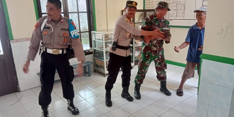 Kerja Bakti Sinergitas TNI-Polri Bersama Masyarakat Dalam Pembangunan Masjid