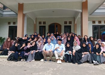 Pasangan “Berjamaah” Disambut Antusias di Ponpes Ar Rahman, Pimpinan KH. Asep Munawar Doakan Kemenangan