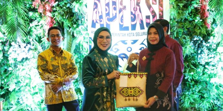 Didampingi Ketua DWP, PJ Sekda Makassar Hadiri Gala Dinner Apeksi XVII di Balikpapan