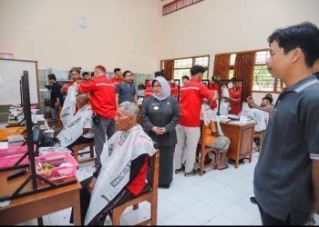 Tingkatkan Kwalitas SDM Masyarakat Pjs Bupati Trenggalek Tinjau Pelatihan Kerja.