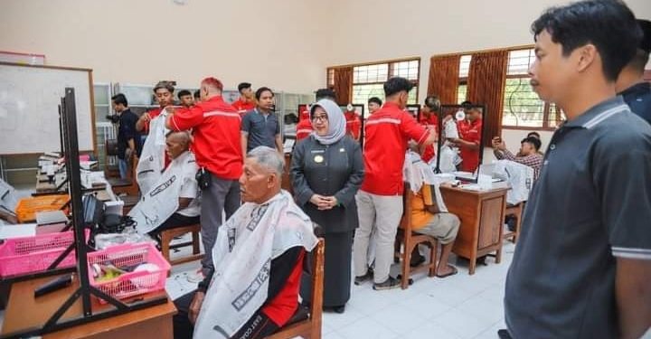 Tingkatkan Kwalitas SDM Masyarakat Pjs Bupati Trenggalek Tinjau Pelatihan Kerja.