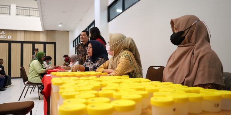 BKPSDMD Kota  Cimahi Lakukan Tes Urine Pada 240 Orang Stap Dinas Lingkungan Hidup dan  RSUD Cibabat