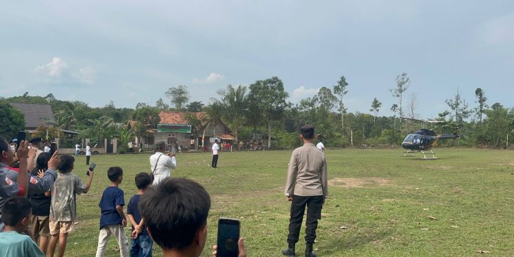Personil Polres Muara Enim Gelar Pengamanan Ketat Kampanye Paslon Gubernur Sumsel di Desa Ujan Mas Baru dan Desa Kemang
