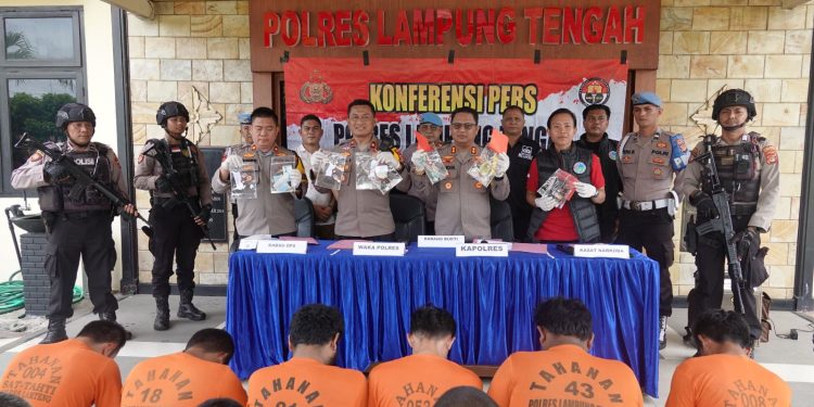 Konferensi Pers : Dukung Program Asta Cita Polres Lampung Tengah Berhasil Ungkap 10 Kasus Narkoba, 15 Tersangka Diamankan