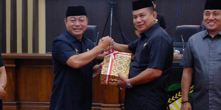 Serahkan Nota Keuangan dan Ranperda APBD 2025, Pemkab Gowa Fokuskan ke Keberlanjutan Program Prioritas Daerah