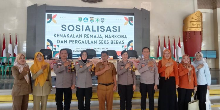 Polsek Gunung Sugih Gelar Sosialisasi Kenakalan Remaja, Narkoba dan Pergaulan Bebas Kepada Siswa-Siswi SMPN 1 Gunung Sugih