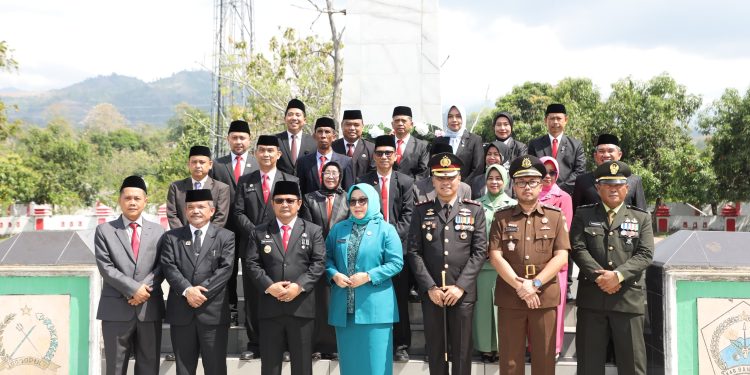 Ziarah Makam Pahlawan Pj Bupati Bantaeng Bersama Forkopimda Dalam Peringati Hari Pahlawan Nasional ke-79