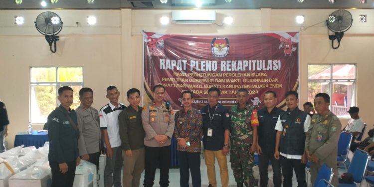 Rapat Pleno Pilkada 2024 di Tingkat PPK Berlangsung Kondusif, Polres Muara Enim dan TNI Siaga Penuh