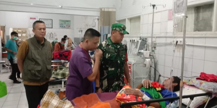 Dandim 0622/Kab. Sukabumi KunkungiKorban keracunan makanan di RSUD Palabuhanratu