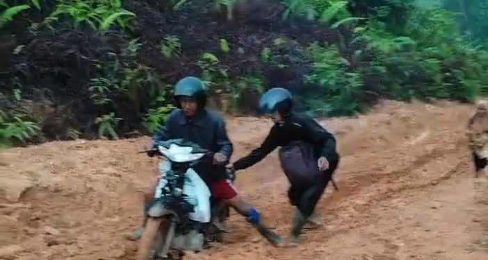 Perlu Perhatian Dari Pemerintah,Jalan Menuju Eks Marga Bukit Bulan Memprihatinkan