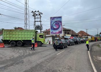 Pemantauan Arus Lalu Lintas Operasi Lilin Musi 2024 di Simpang Belimbing Berjalan Lancar