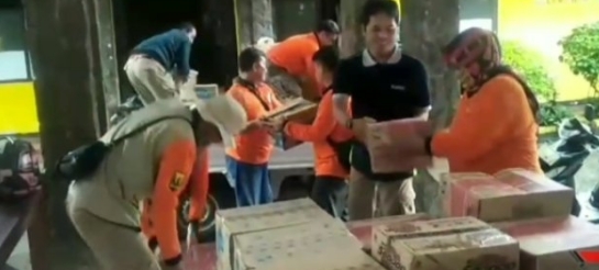 Peduli Korban Banjir, Lapas Kelas IIA Salurkan Bantuan Pokok ke Warga Terdampak