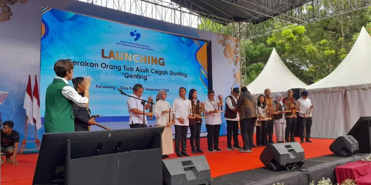 Mentri Kependudukan Resmi Luncurkan Program Gerakan Orang Tua Asuh Cegah Stunting Genting Nasional