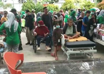 Ratusan Pasien Di Evakuasi Di RS Tiara Bekasi Terjadi Kebakaran