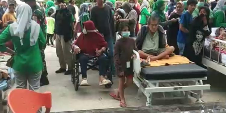 Ratusan Pasien Di Evakuasi Di RS Tiara Bekasi Terjadi Kebakaran