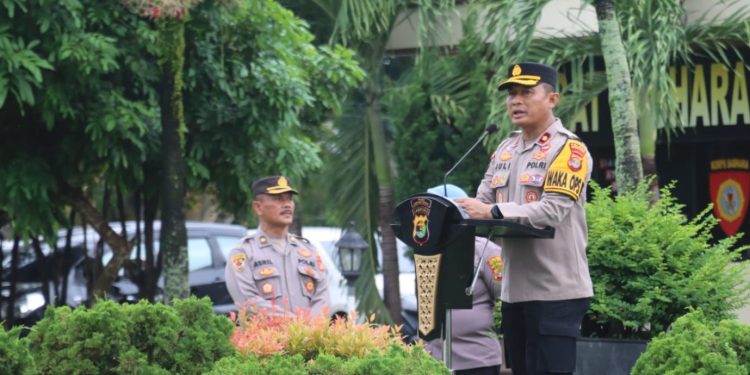 Usai Apel Pagi, Polres Lampung Tengah Gelar Pemeriksaan Senpi Personel