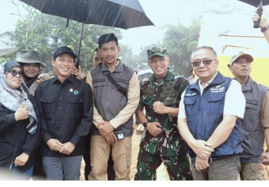 Dandim 0622/Kab. Sukabumi Dampingi Kunjungan Kerja Menteri Lingkungan Hidup di Lokasi Bencana