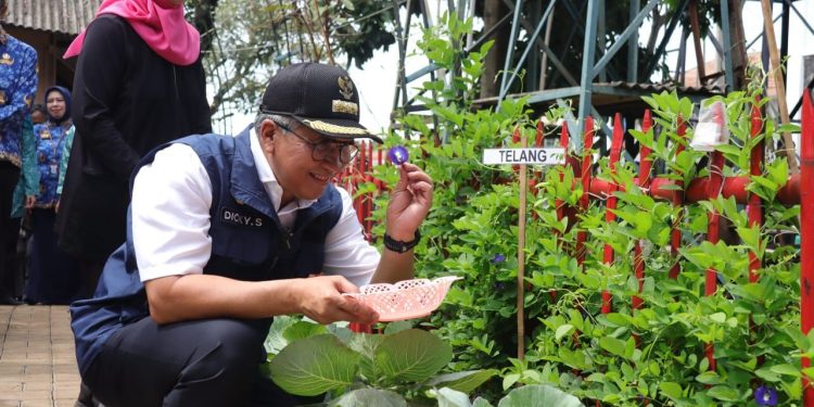 Pj. Walikota Cimahi Tinjau Persiapan Evaluasi pelaksanaan Program P2WKSS Di Rw 15 Kelurahan Cipageran