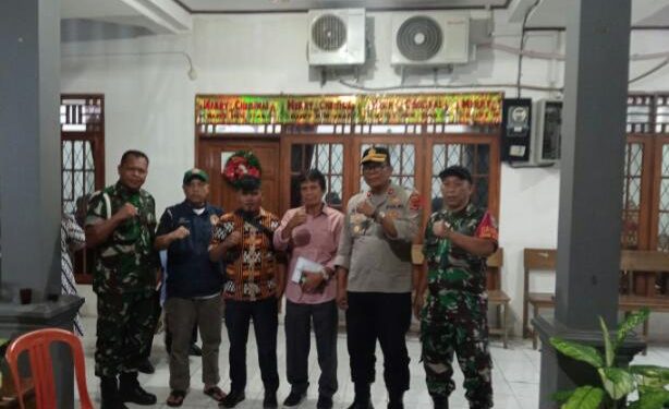 Camat Palabuhanratu Kabupaten Sukabumi serta Unsur Forkopimcam Pemerintah Pantau pengamanan Malam  Natal 2024 Di Gereja Palabuhanratu