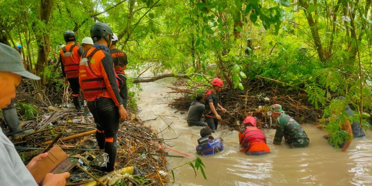Anak 7 Tahun Hanyut, Pencarian Masih Berlangsung