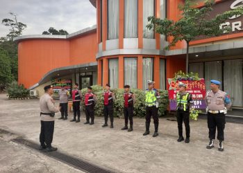 Personel Polres Muara Enim Amankan Perayaan Natal di Gedung Evi Medaria
