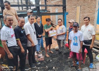 KONI BANTAENG DI BAWAH KEPEMIMPINAN H TASRIF LABANDU TUNJUKKAN KEPEDULIAN DENGAN SERAHKAN BANTUAN UNTUK KORBAN KEBAKARAN