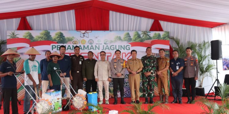 Polres Muara Enim : Penanaman Jagung Serentak 1 Juta Hektar