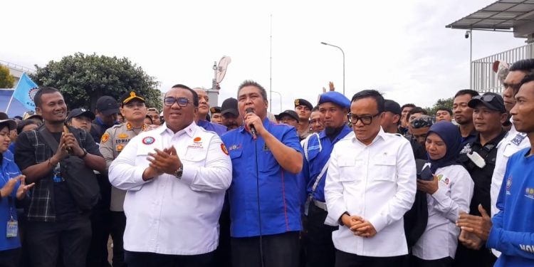 Presiden KSPSI dan Wamenaker RI Berhasil Batalkan PHK 308 Pekerja PT Softek Indonesia