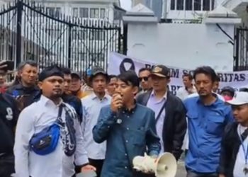 Unjuk Rasa Depan Gedung DPRD Provinsi Jawa Barat, Guru Honorer Segera Di Angkat PPPK