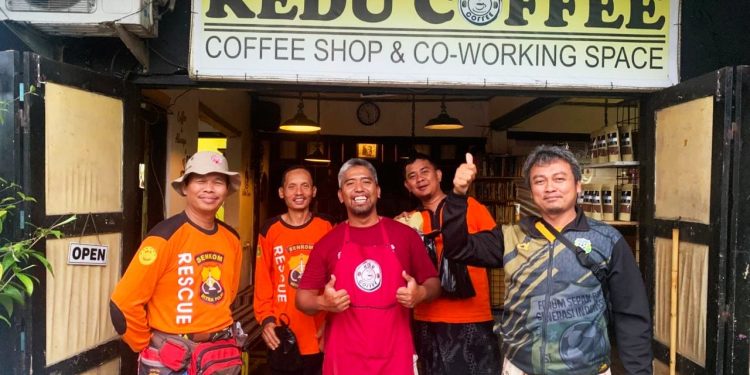 Tim Senkom Mitra Polri Berhasil Perbaiki RPU Watubumi di Gunung Prau