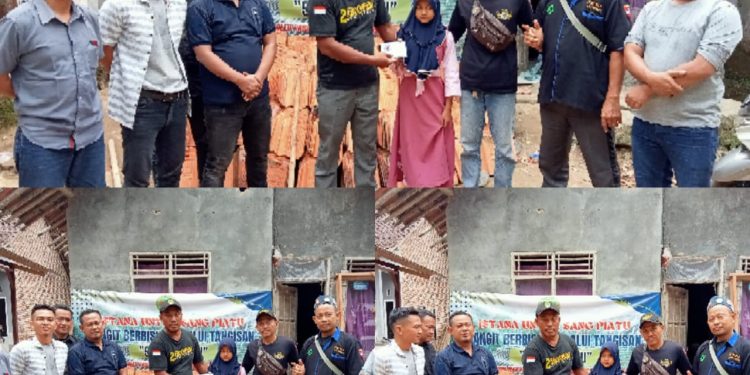 Tim Komunitas Driver Badak Banten Serahkan Bantuan Pembangunan Istana Piatu Untuk Fitri Nuraini.